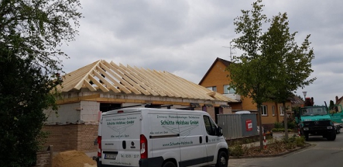 Schütte Holzbau Uelzen - Dachstuhl richten in Holdenstedt